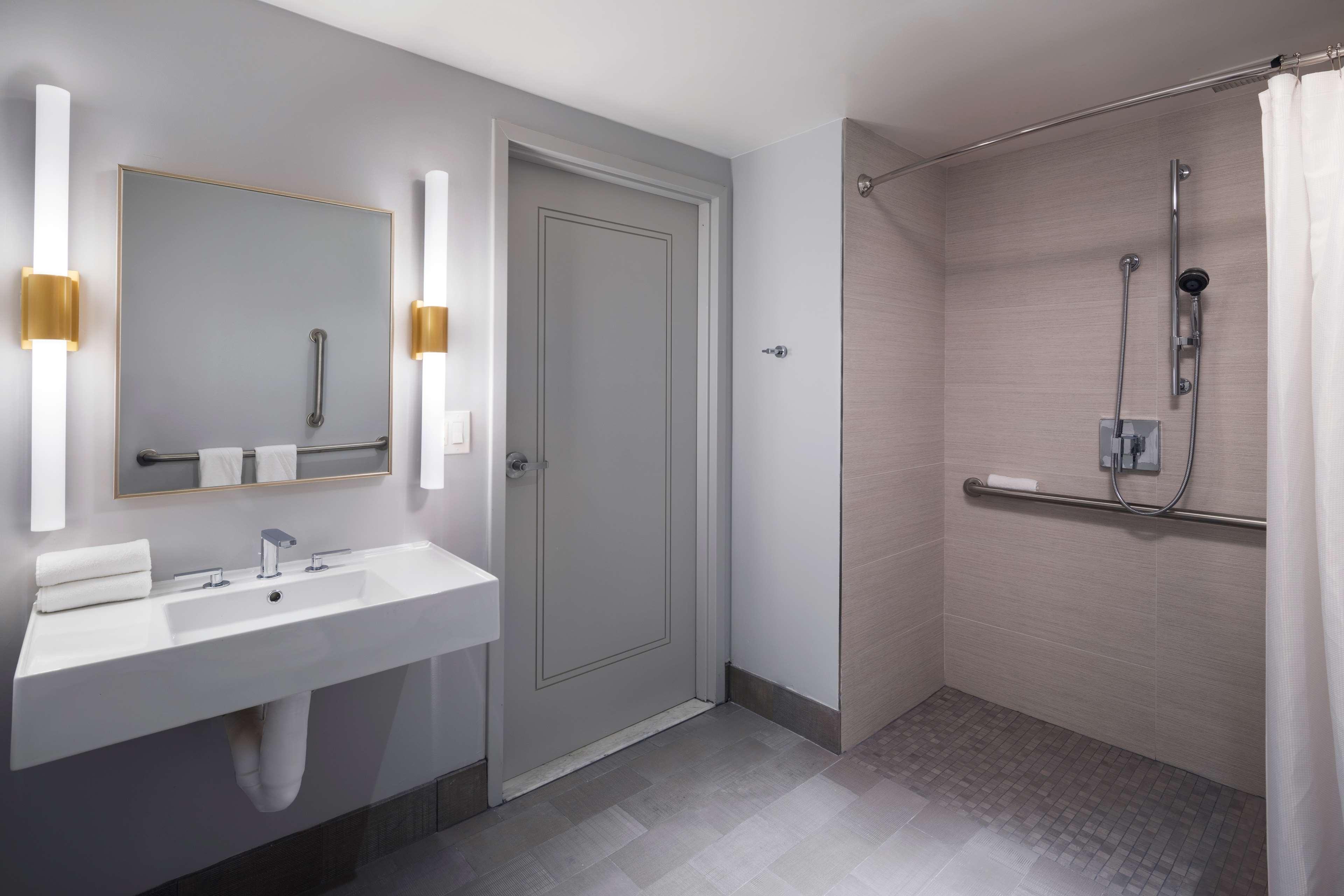 Hotel The Starling Midtown, Curio Collection By Hilton